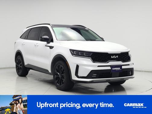 White 2023 Kia Sorento SX