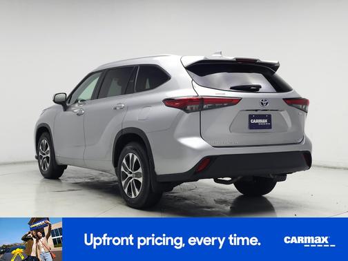Silver 2022 Toyota Highlander Hybrid XLE