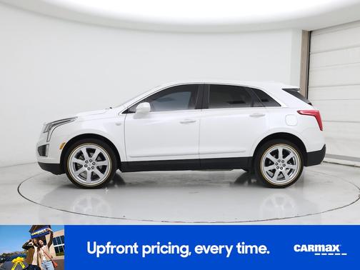 White 2017 Cadillac XT5