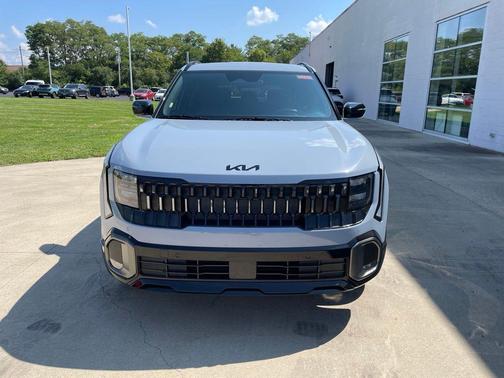 Pale Gray 2027 Kia Seltos X-Line S