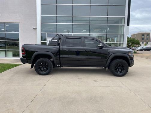 Diamond Black Crystal Pearlcoat 2022 RAM 1500 TRX