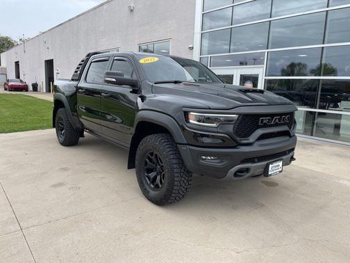 Diamond Black Crystal Pearlcoat 2022 RAM 1500 TRX
