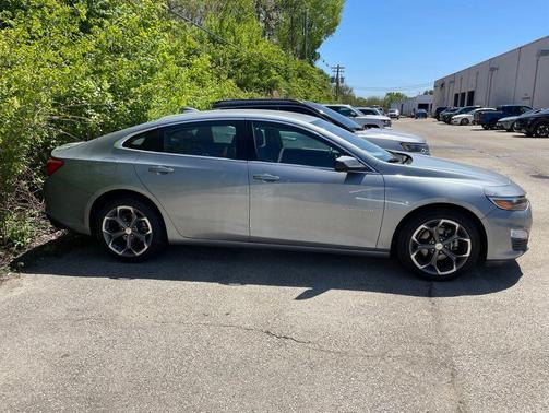 Sterling Gray Metallic 2024 Chevrolet Malibu FWD 1LT