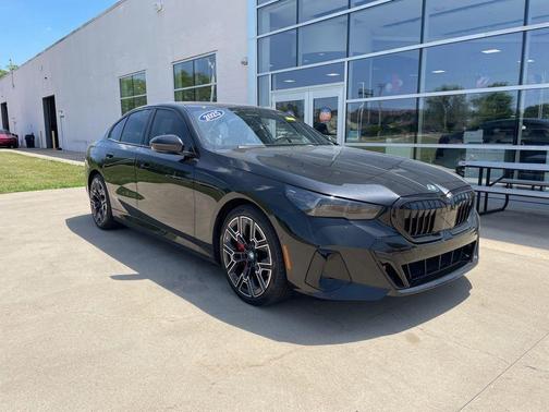 Black Sapphire Metallic 2025 BMW i5 xDrive40
