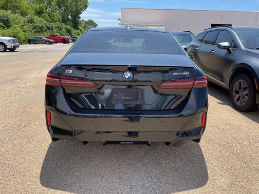Black Sapphire Metallic 2025 BMW i5 xDrive40