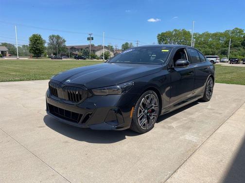 Black Sapphire Metallic 2025 BMW i5 xDrive40