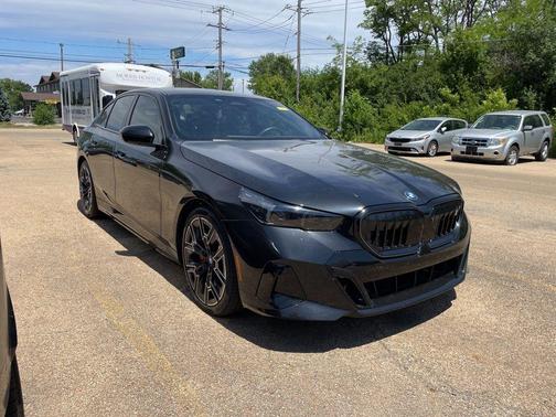Black Sapphire Metallic 2025 BMW i5 xDrive40
