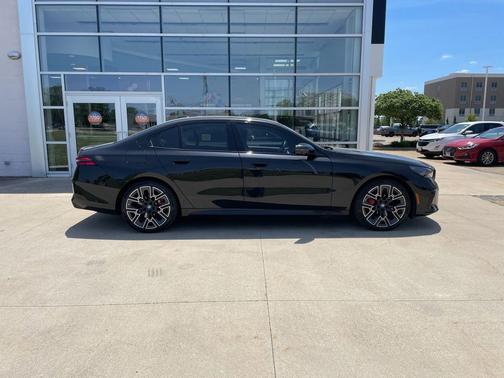 Black Sapphire Metallic 2025 BMW i5 xDrive40