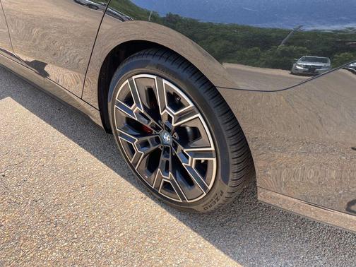 Black Sapphire Metallic 2025 BMW i5 xDrive40