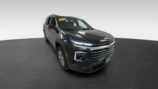 Mosaic Black Metallic 2024 Chevrolet Traverse LT