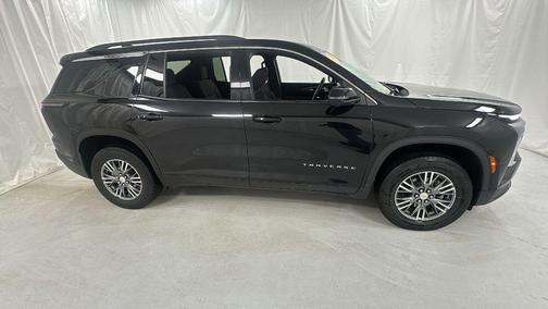Mosaic Black Metallic 2024 Chevrolet Traverse LT