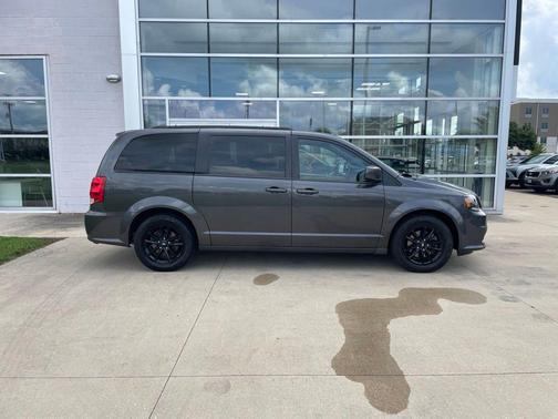 Granite Pearlcoat 2020 Dodge Grand Caravan SE