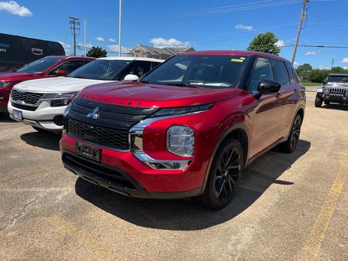 Red Diamond 2022 Mitsubishi Outlander Black Edition S-AWC