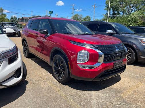 Red Diamond 2022 Mitsubishi Outlander Black Edition S-AWC