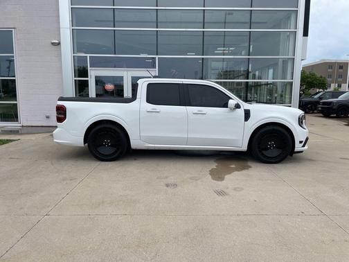 Oxford White 2025 Ford Maverick Lobo