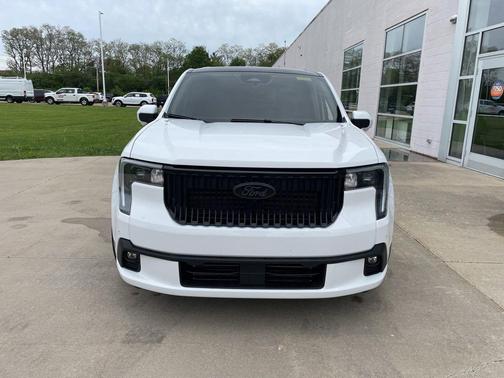 Oxford White 2025 Ford Maverick Lobo