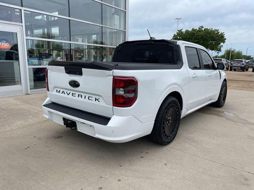 Oxford White 2025 Ford Maverick Lobo