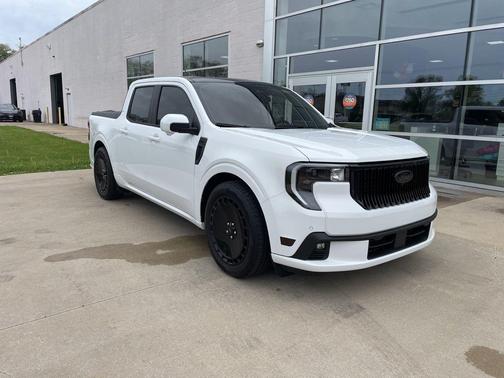 Oxford White 2025 Ford Maverick Lobo