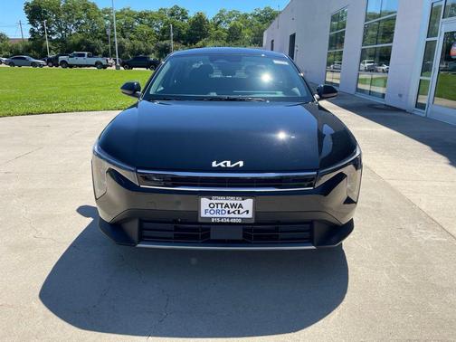 Aurora Black Pearl 2026 Kia K4 EX