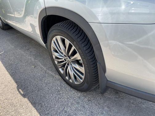 Celestial Silver Metallic 2021 Toyota Highlander Hybrid Platinum