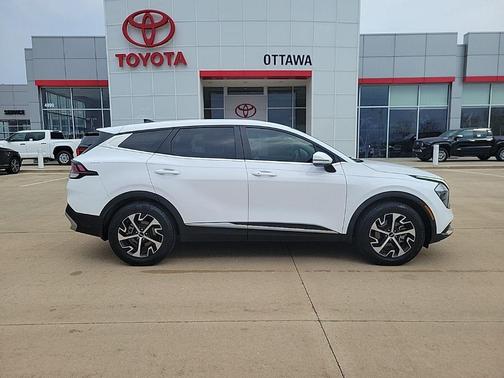 Glacial White Pearl 2023 Kia Sportage EX