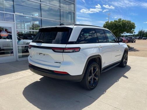 Bright White Clearcoat 2024 Jeep Grand Cherokee Limited