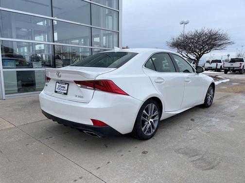 2018 Lexus IS 300 Base