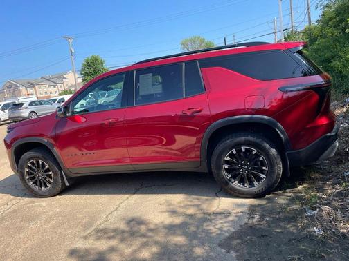 Radiant Red Tintcoat 2025 Chevrolet Traverse Z71