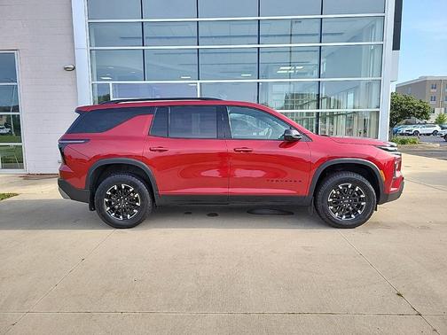 Radiant Red Tintcoat 2025 Chevrolet Traverse AWD Z71