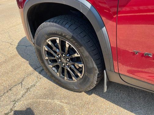 Radiant Red Tintcoat 2025 Chevrolet Traverse Z71