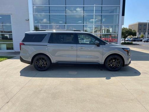 Ceramic Silver 2027 Kia Carnival SX
