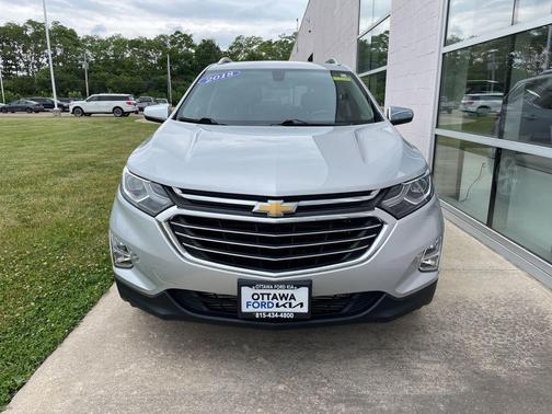 Silver Ice Metallic 2018 Chevrolet Equinox Premier