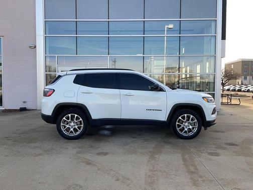 2023 Jeep Compass Latitude Lux