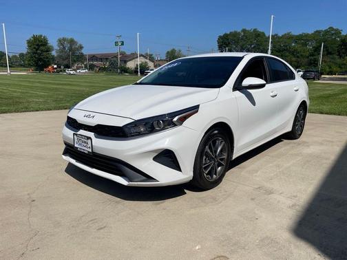Snow White Pearl 2024 Kia Forte LXS