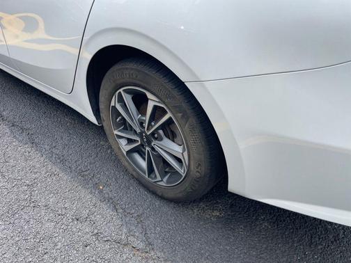 Snow White Pearl 2024 Kia Forte LXS