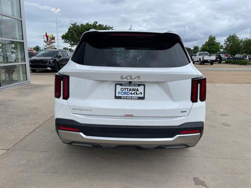 Glacial White Pearl 2026 Kia Sorento S
