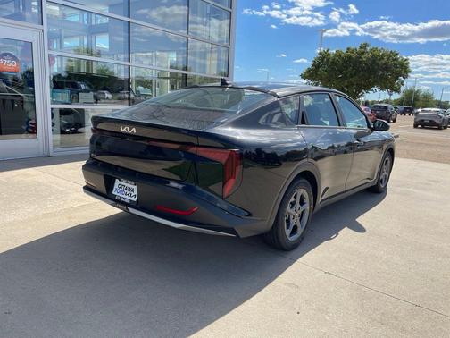 Aurora Black Pearl 2026 Kia K4 LXS