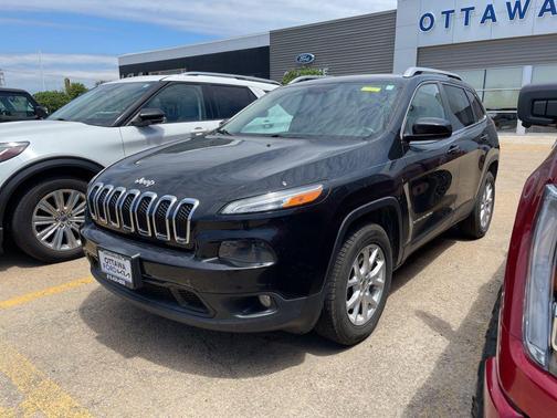 Brilliant Black Crystal Pearlcoat 2014 Jeep Cherokee Latitude