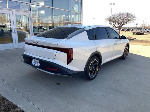 2025 Kia K4 EX