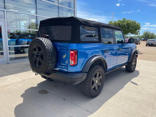 Velocity Blue Metallic 2024 Ford Bronco Black Diamond