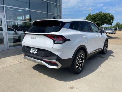 Glacial White Pearl 2024 Kia Sportage EX