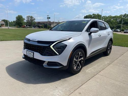 Glacial White Pearl 2024 Kia Sportage EX