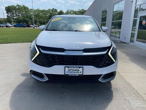 Glacial White Pearl 2024 Kia Sportage EX