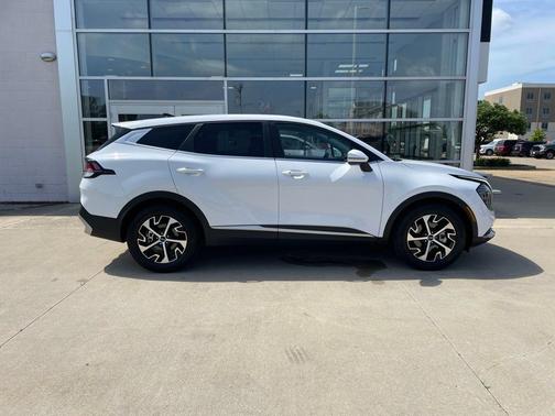 Glacial White Pearl 2024 Kia Sportage EX