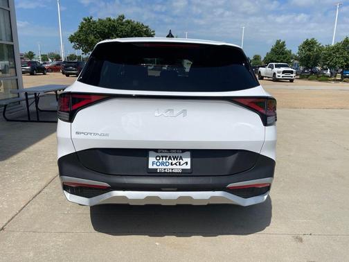 Glacial White Pearl 2024 Kia Sportage EX