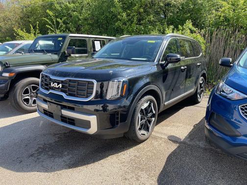 Ebony Black 2023 Kia Telluride S