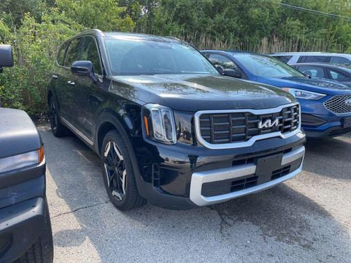Ebony Black 2023 Kia Telluride S