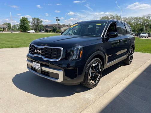 Ebony Black 2023 Kia Telluride S