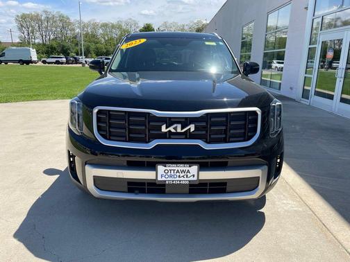 Ebony Black 2023 Kia Telluride S