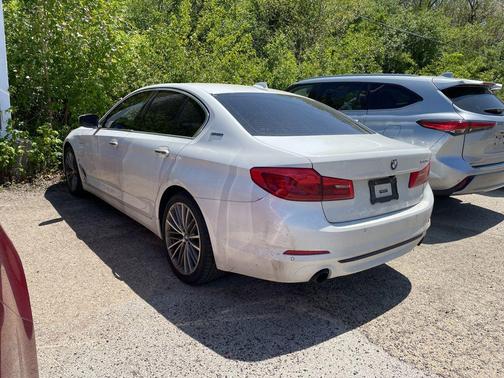 Alpine White 2018 BMW 530e xDrive iPerformance